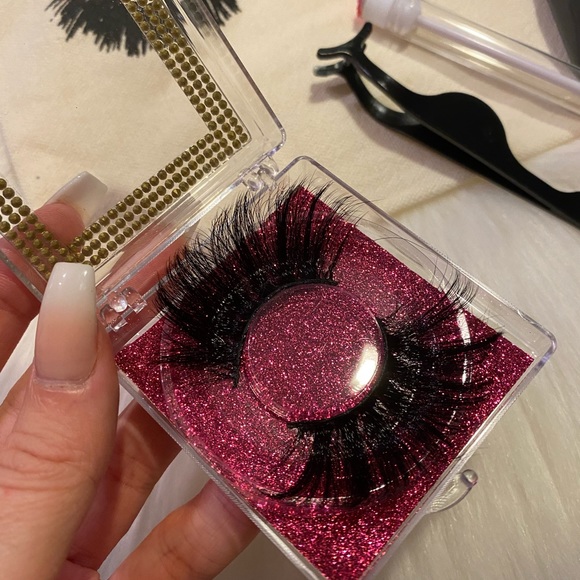 Lashes - Picture 11 of 13